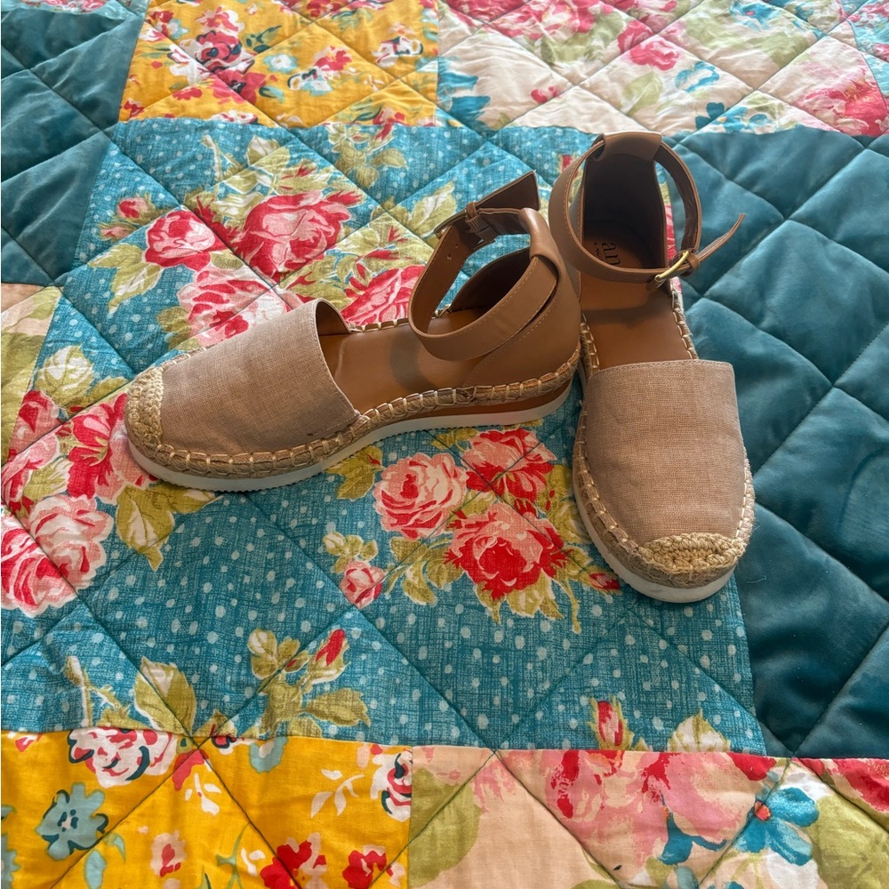 a.n.a. closed toe shoes